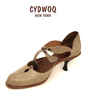 CYDWOQ hand made market heeled shoe